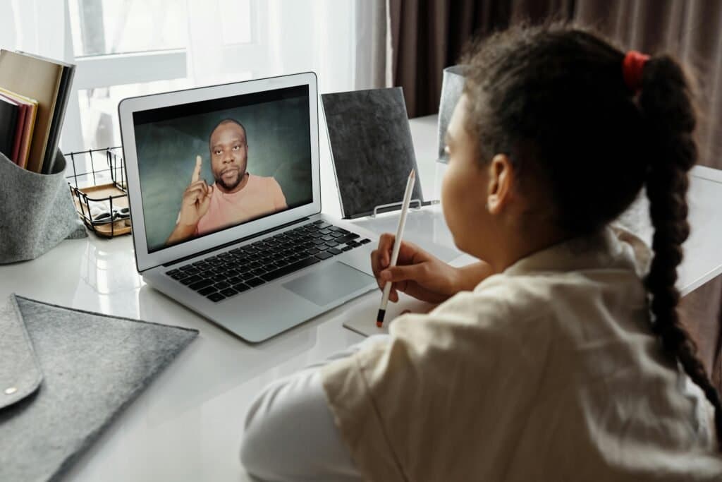 Children-benefiting-from-video-based-learning